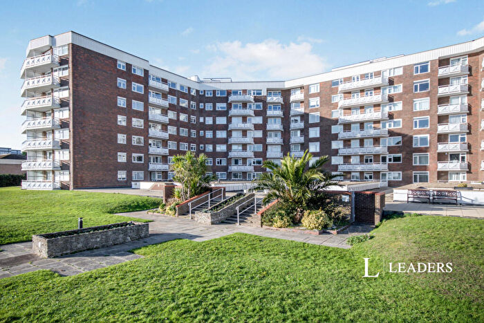 2 Bedroom Flat To Rent In Grove Road, Bournemouth, Dorset, BH1