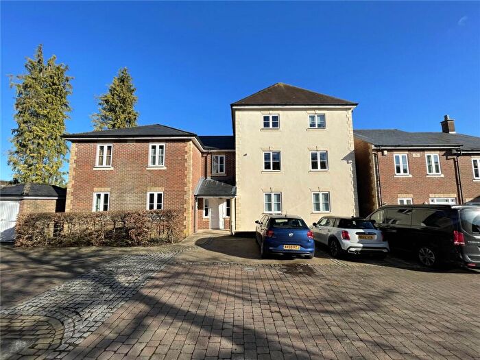 2 Bedroom Apartment For Sale In Loyd Lindsay Square, Winchester, Hampshire, SO22