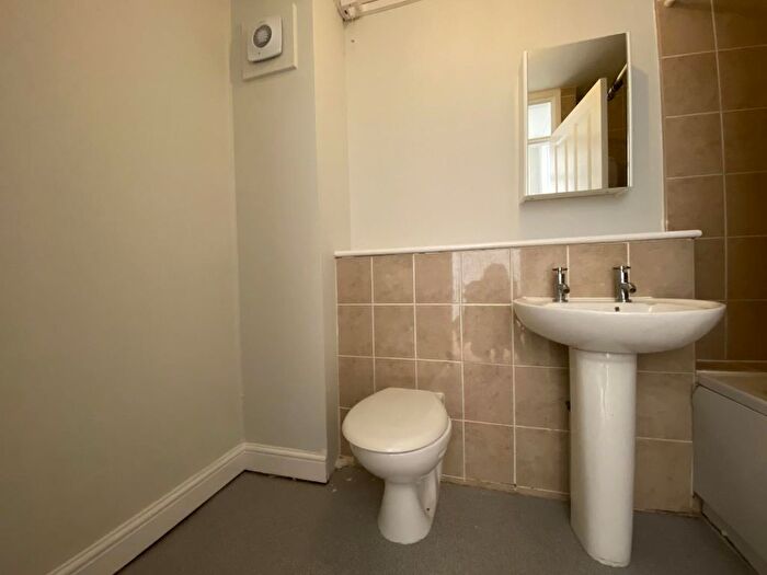 2 Bedroom Flat To Rent In Ashfell Court, Edge Lane, Chorlton, M21