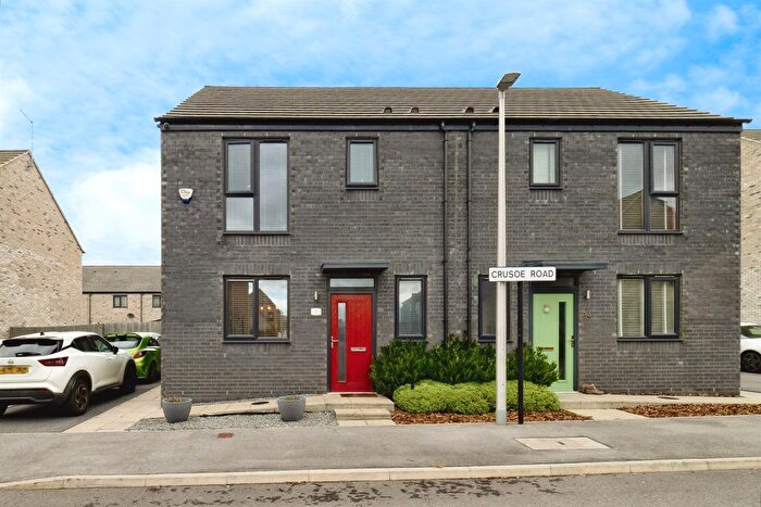 3 Bedroom Semi-detached House For Sale In Crusoe Road, Kingswood, Hull, HU7