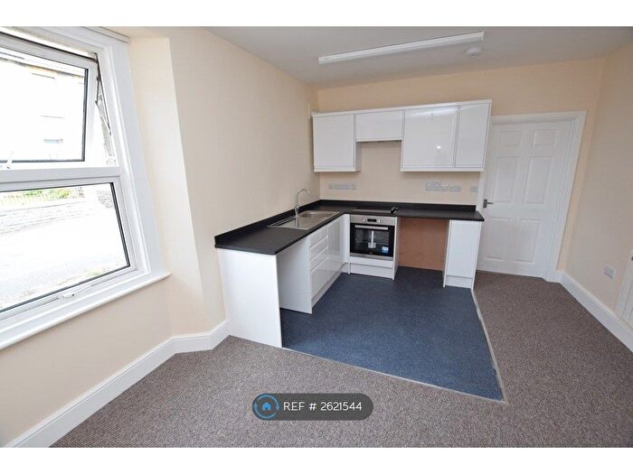 1 Bedroom Flat To Rent In Vestry Road, Street, BA16