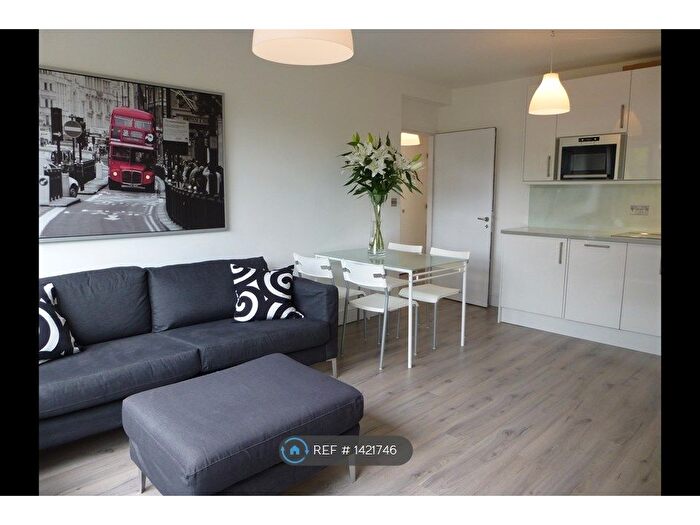 2 Bedroom Flat To Rent In Larkhall Lane, London, SW4