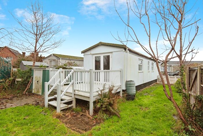 1 Bedroom Mobile Home For Sale In Three Star Park, Bedford Road, Lower Stondon, Henlow, SG16