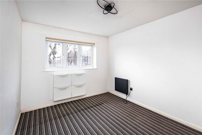 2 Bedroom Flat To Rent In Chesil Court, Bonner Road, London, E2