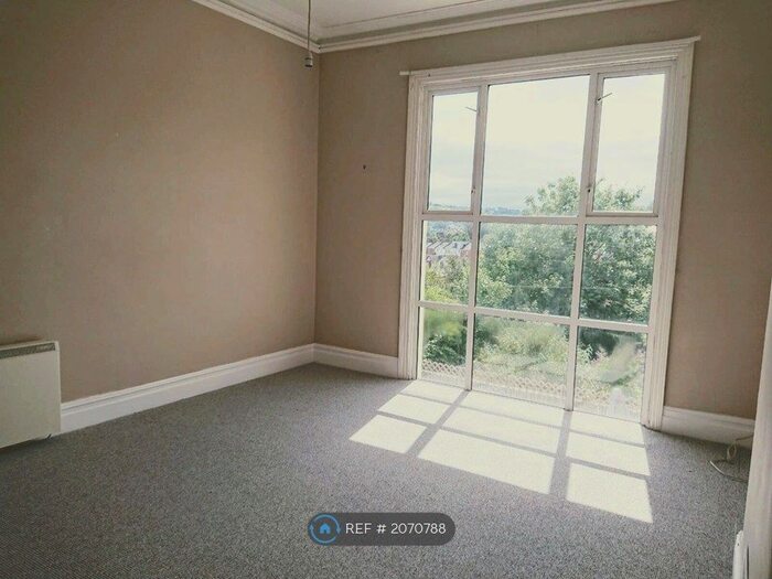 2 Bedroom Flat To Rent In Coombe Vale Road, Teignmouth, TQ14