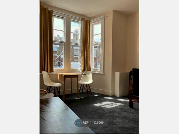 2 Bedroom Flat To Rent In Kilburn Lane, London, W10