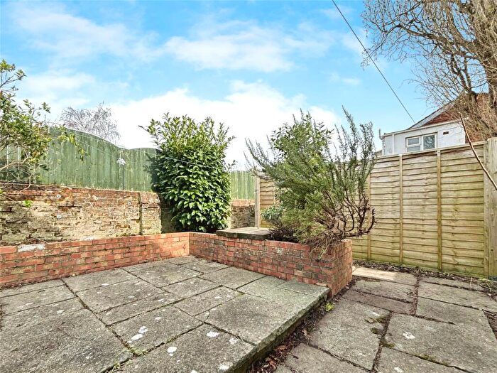 1 Bedroom Flat To Rent In Shirley Park Road, Southampton, Hampshire, SO16