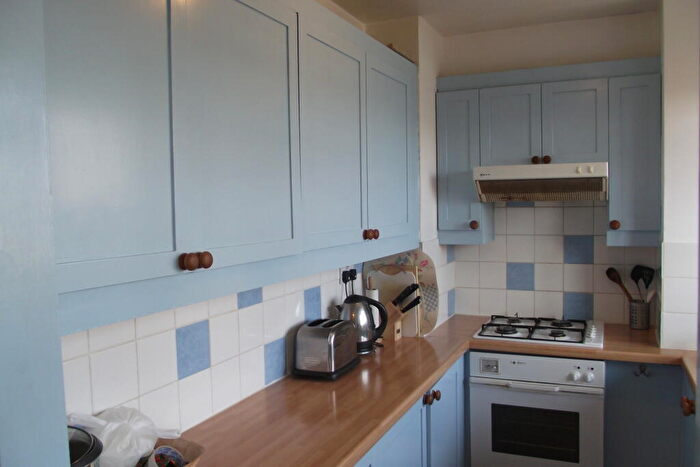 1 Bedroom Flat To Rent In Henty Close, Battersea, SW11