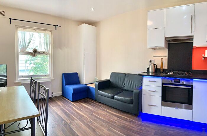 2 Bedroom Flat To Rent In Wood Lane, Shepherds Bush, W12