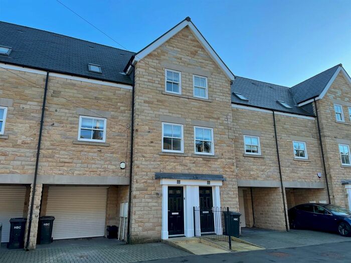3 Bedroom Town House To Rent In Mornington Terrace, Harrogate, HG1