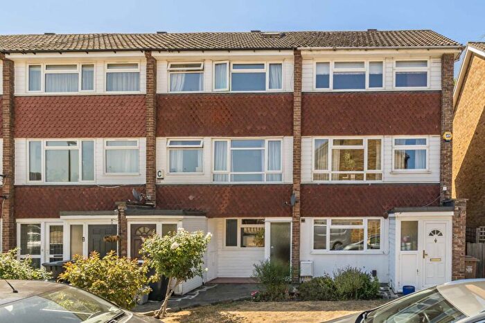 2 Bedroom Flat For Sale In Alanthus Close, Lee, SE12