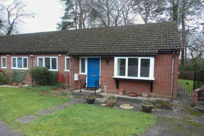 2 Bedroom Bungalow To Rent In Beacon Gardens, Fleet GU51