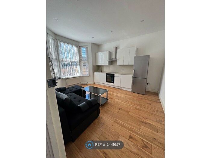 1 Bedroom Flat To Rent In Bounds Green Road, London, N11