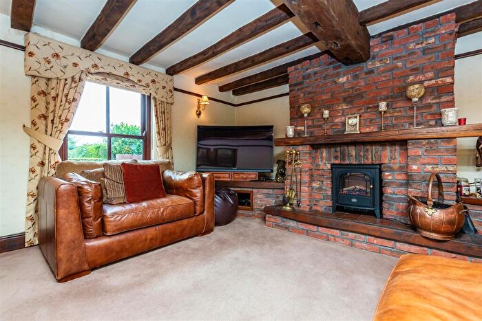 3 Bedroom Detached House For Sale In High Street, East Ferry, DN21