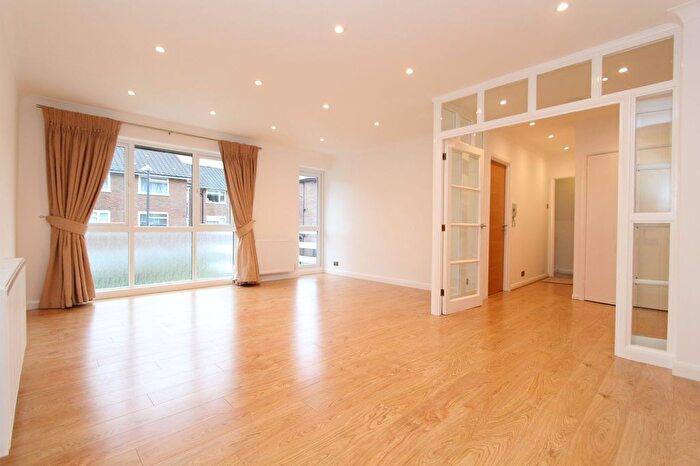 2 Bedroom Flat To Rent In White House Drive, Stanmore, HA7
