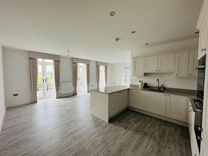 3 Bedroom Flat To Rent In Lewis Way, Wimborne, BH21