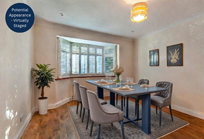5 Bedroom Detached House To Rent In Upper Brentwood Road, Gidea Park, Romford, RM2