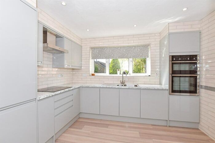 3 Bedroom Bungalow For Sale In Vicarage Hill, Petham, Canterbury, Kent, CT4