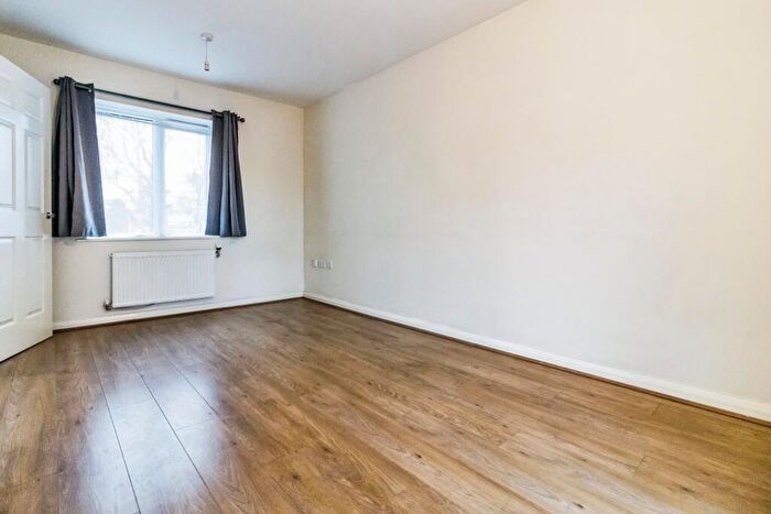 4 Bedroom Link Detached House To Rent In Mawson Road, Manchester, M13