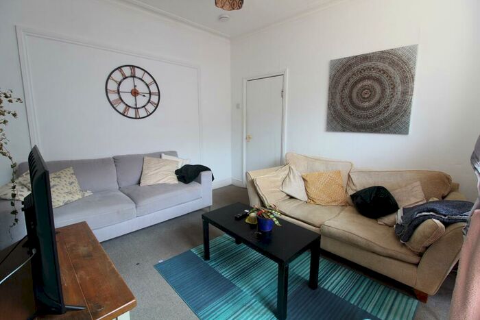 5 Bedroom End Of Terrace House To Rent In Brading Road, BN2