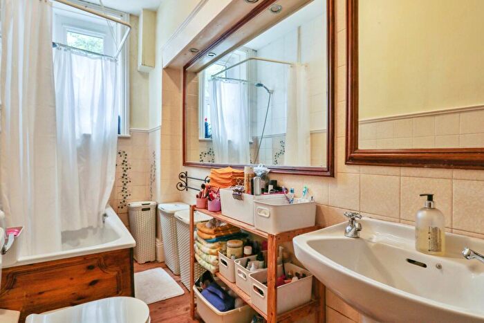 3 Bedroom Flat For Sale In Wimborne Road, Bournemouth, Dorset, BH2