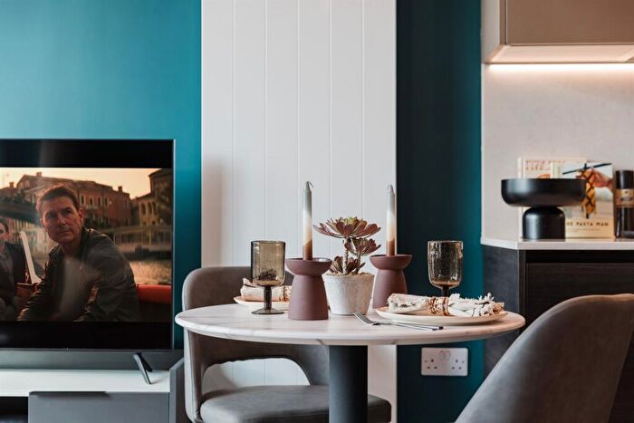 Apartment To Rent In Holland Street, Glasgow, G2