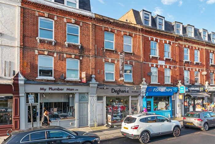 1 Bedroom Flat To Rent In Munster Road, Fulham, London, SW6