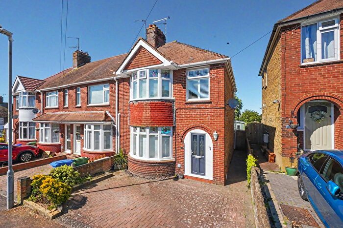 3 Bedroom End Of Terrace House For Sale In Woodlands Road, Sittingbourne, ME10