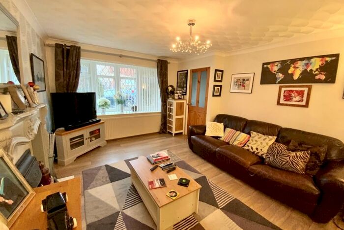 3 Bedroom Detached House To Rent In Wadsworth Drive, Sheffield, S12