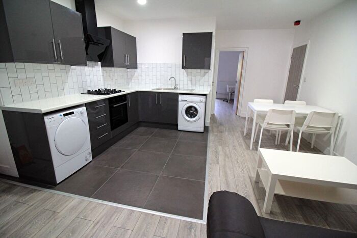 2 Bedroom Flat To Rent In Mundy Place, Cathays, Cardiff, CF24