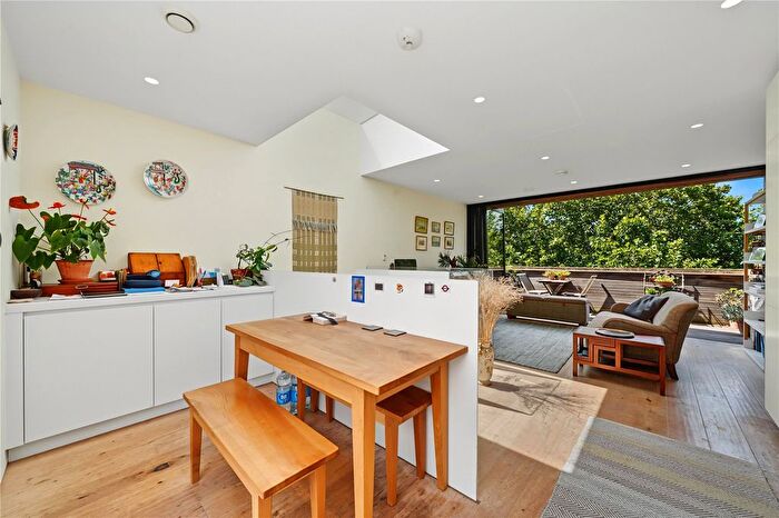 2 Bedroom Flat For Sale In Bridport Place, London, N1
