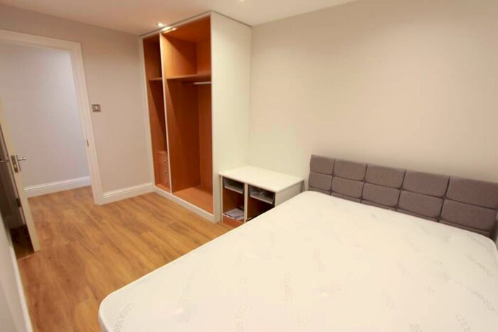 2 Bedroom Flat To Rent In Stoke Newington High Street, London, N16