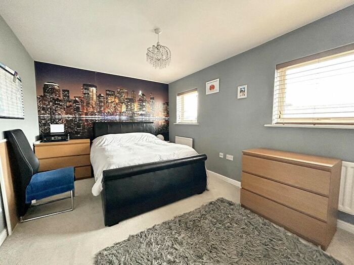 2 Bedroom Apartment For Sale In Selman Close, Hythe, SO45