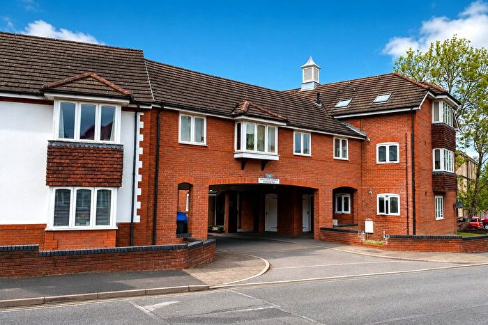 2 Bedroom Flat To Rent In Kingsway, Woking, Surrey, GU21