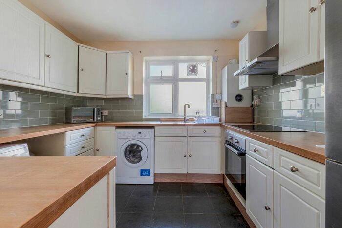 2 Bedroom Flat To Rent In Kingsnympton Park, Kingston Upon Thames, KT2