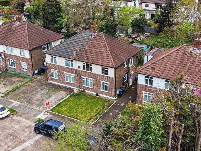 2 Bedroom Maisonette For Sale In Lyndhurst Gardens, Enfield, Greater London, EN1