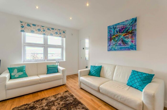 2 Bedroom Flat To Rent In St Katharines Way, Wapping, London, E1W