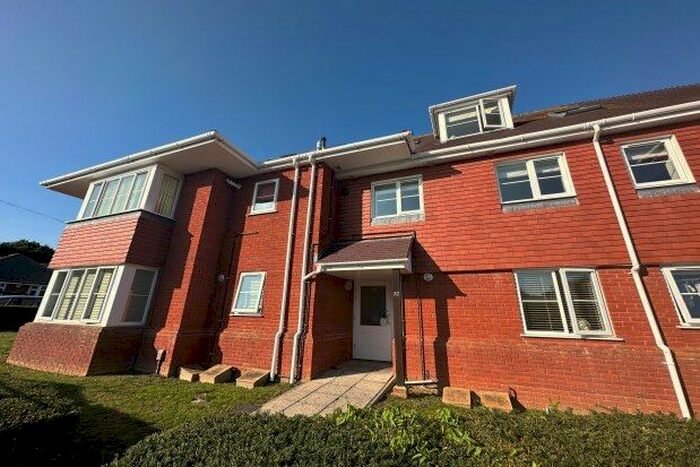 2 Bedroom Flat To Rent In Hoopers, Poole, BH15