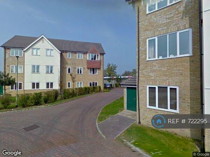 2 Bedroom Flat To Rent In Oakey Drive, Wokingham, RG40