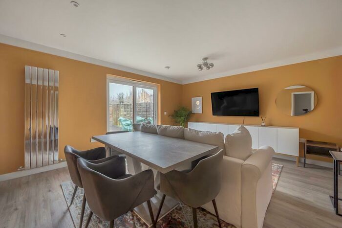 4 Bedroom Semi-Detached House To Rent In North Abingdon, Oxfordshire, OX14