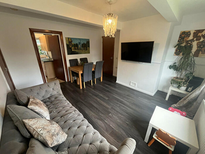 3 Bedroom Terraced House To Rent In Cragside Walk, Leeds, LS5