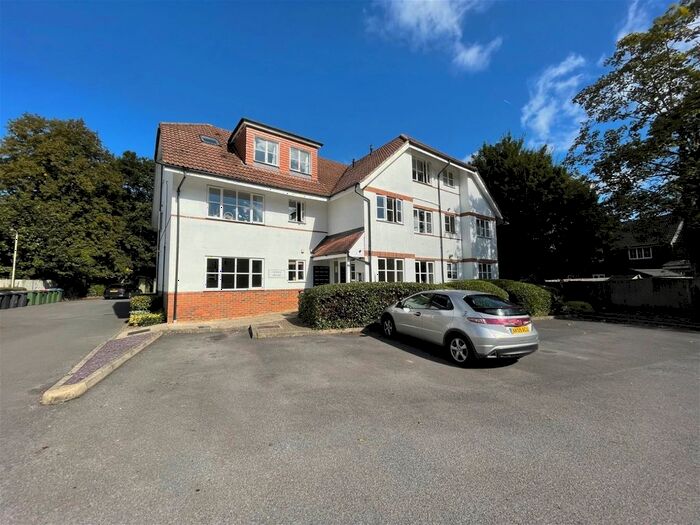 1 Bedroom Flat To Rent In Two Rivers Way, Newbury, RG14
