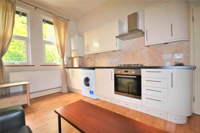 1 Bedroom Flat To Rent In Aldrington Road, Streatham, SW16