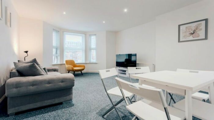 2 Bedroom Flat To Rent In Lansdowne Road, Bournemouth, BH1