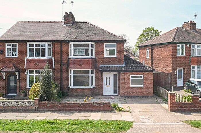 3 Bedroom Semi-Detached House To Rent In Hambleton Avenue, Osbaldwick Lane, York, YO10