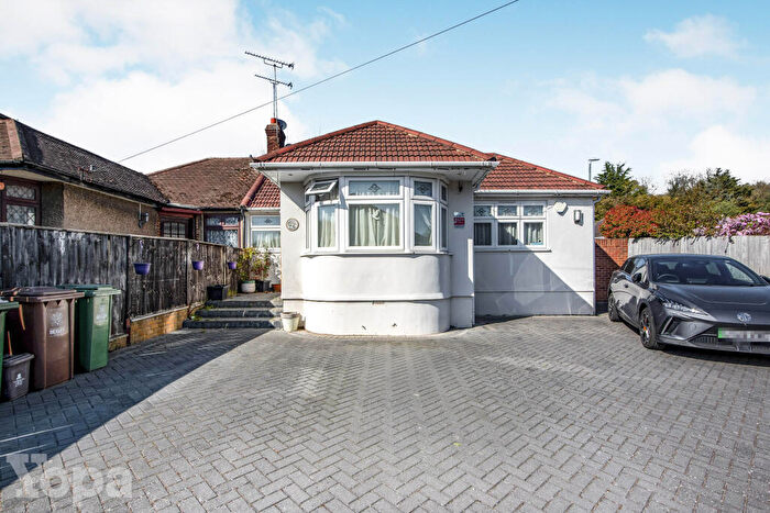 3 Bedroom Semi-Detached Bungalow For Sale In Eversley Avenue, Bexleyheath, DA7