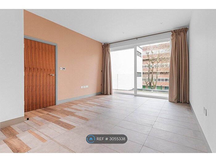2 Bedroom Flat To Rent In Kember Street, London, N1