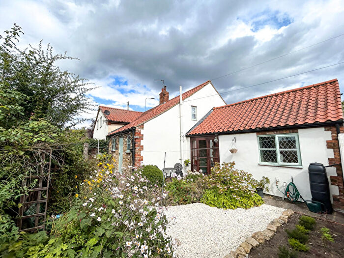 2 Bedroom Cottage For Sale In High Street, Messingham, DN17
