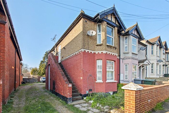 1 Bedroom House For Sale In Walk Of Town, High Wycombe, HP12