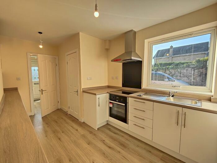 3 Bedroom Semi-Detached House To Rent In Broadway, Dunscroft, Doncaster, DN7